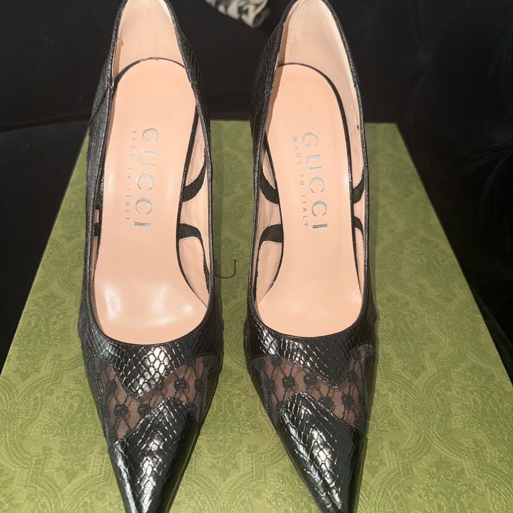 Brand new with box Gucci Elegant Black Lace Stiletto Heels - Picture 2 of 7